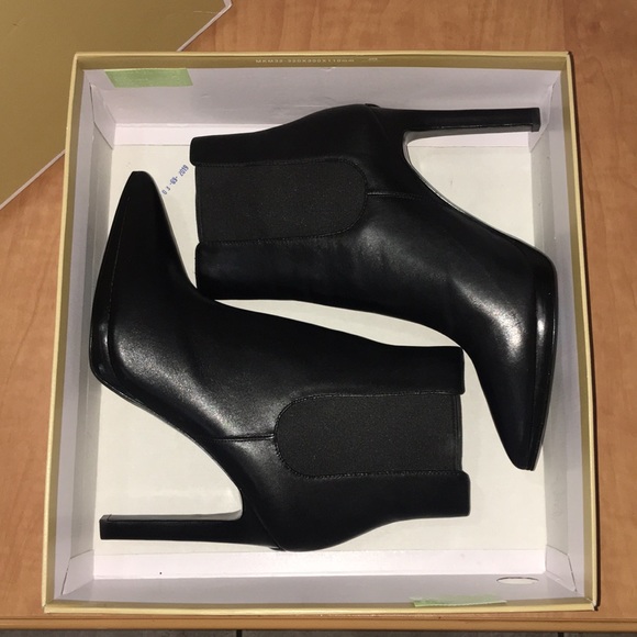 NEW Michael Kors Leather Brielle Bootie size 9 - Picture 3 of 10